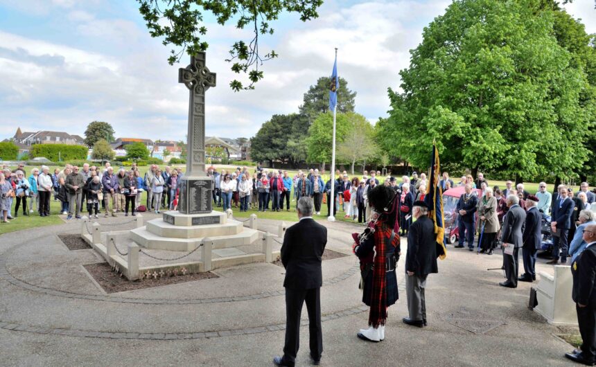 497877466_24415212001417972_5371349183293847670_n New Milton Remembers VE80