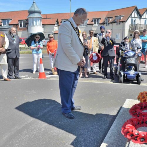 The Mayor with bowed head at the Indian Memorial